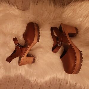 MIA Abba leather clogs